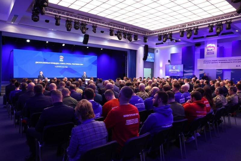    Пресс-служба партии "Единая Россия" / Президент РФ Владимир Путин поручил распространить программу "Время героев" на все субъекты