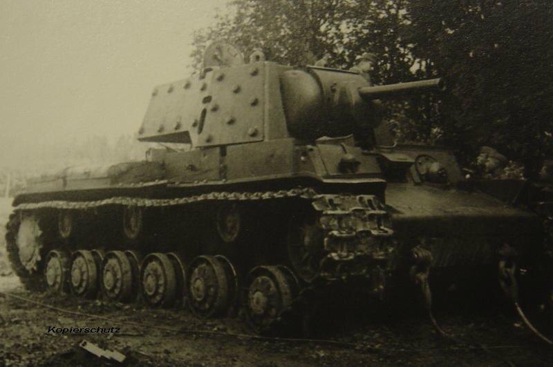 Танк КВ-1 выпуска августа 1941 года с экранированной башней выпуска июля 1941 года (снимок из открытых источников)