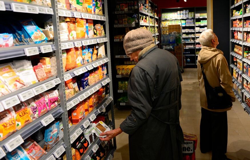    Бедным россиянам начнут выдавать продуктовые карточки по примеру СССР