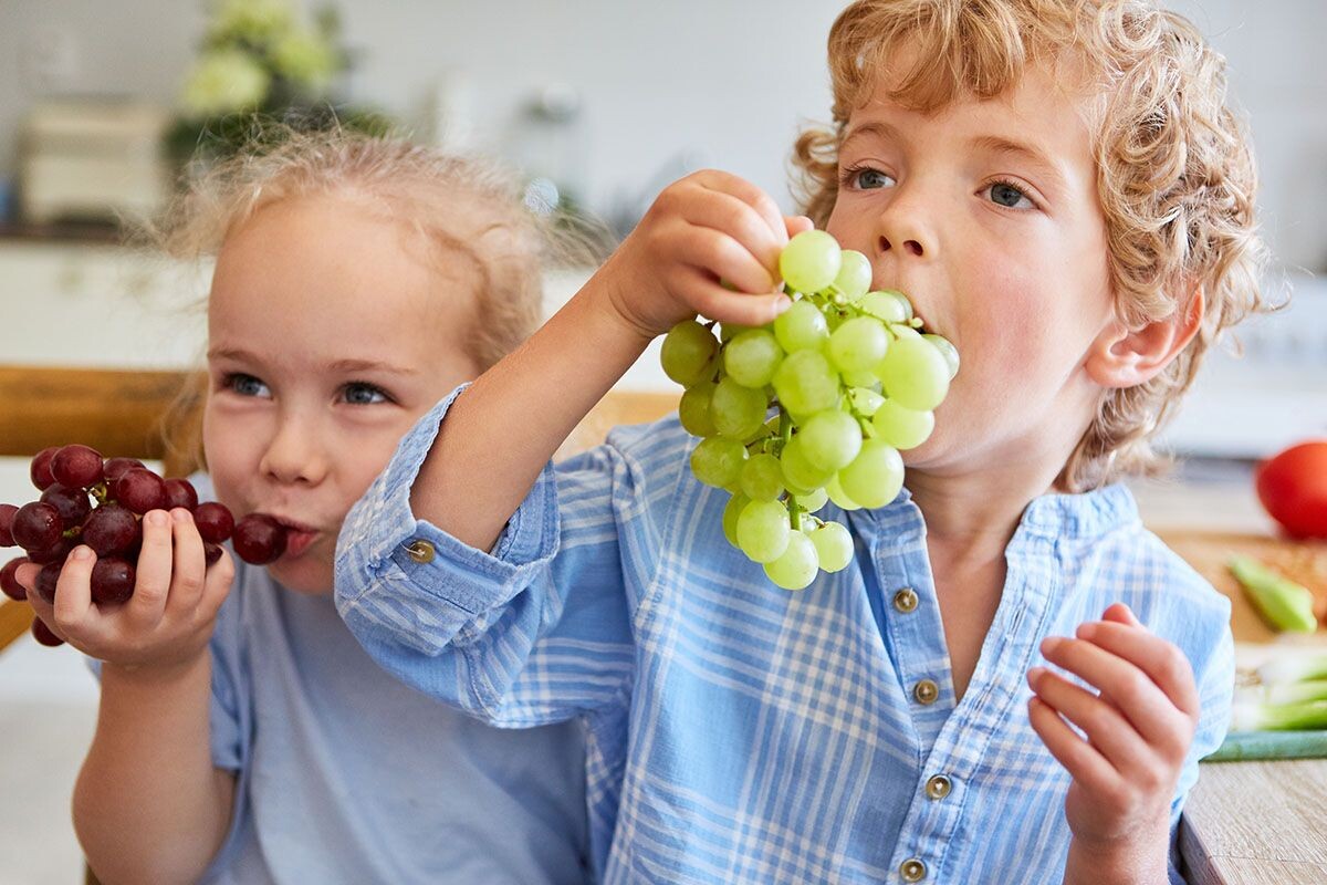 Виноград богат витаминами, которые необходимы для сильного иммунитета и здорового зрения. Источник: Shutterstock📷
