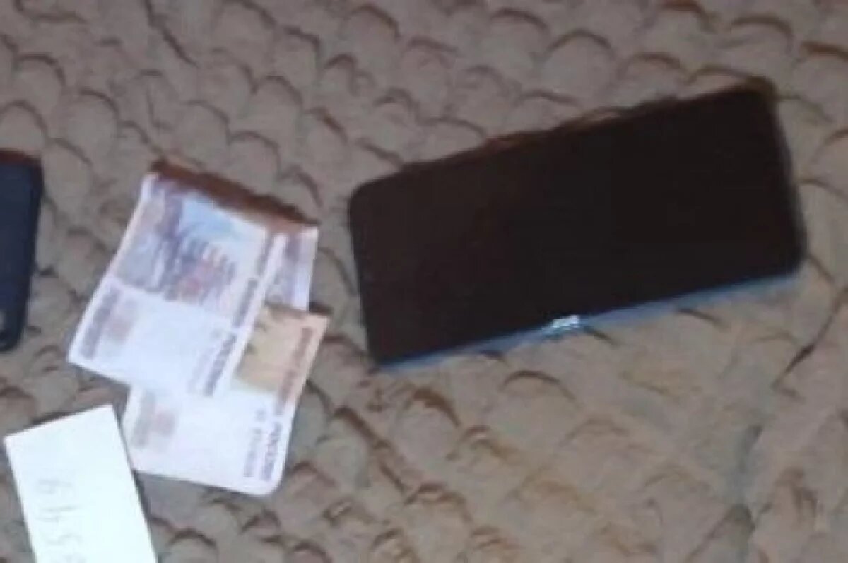    В Красноярском крае мужчина с игрушечным пистолетом ограбил пенсионерку