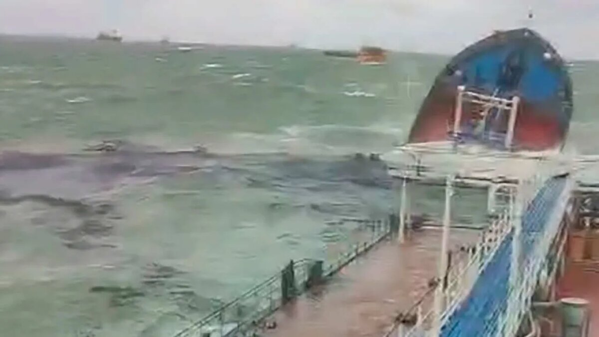    Крушение танкера.