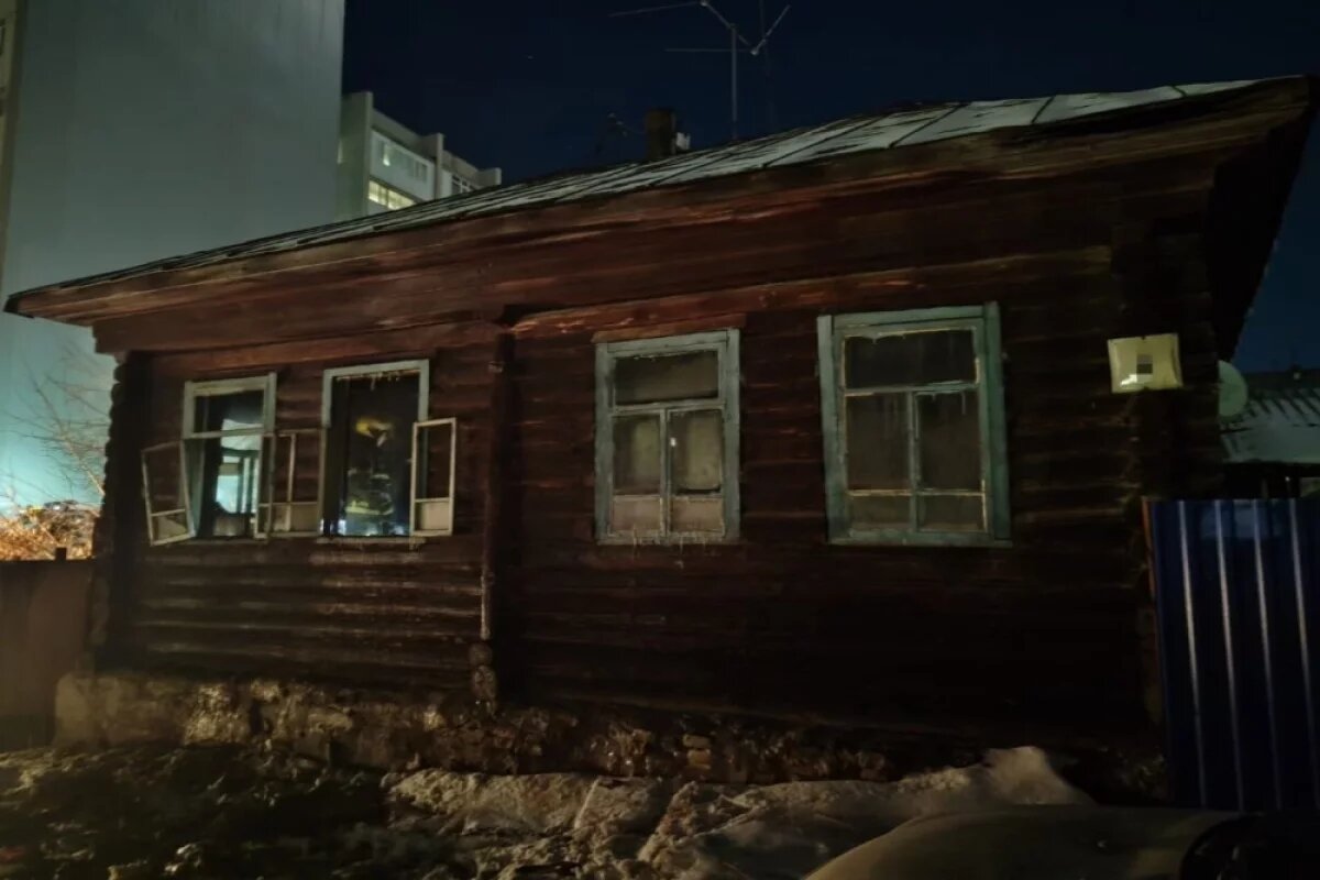    Двое мужчин погибли при пожаре в частном доме в Кургане