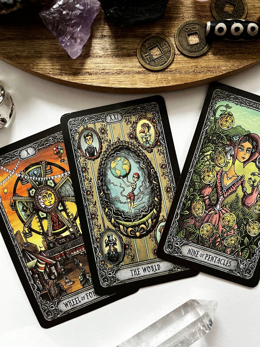 Тельцов может немного мотать из стороны в сторону. Ситуации события могут быть крайне не предсказуемыми, поэтому сразу рекомендую занимать позицию наблюдателя. 
В плане финансов могут быть новые проекты. Возможно даже истории с международным сотрудничеством. Все в долгосрок и все будет иметь хорошие перспективы. 
В отношениях вас все устраивает так, как есть на текущий момент. Вам комфортно самим с собой. Если рядом есть партнер, то вы больше любите себя самого, рядом с этим партнером. Можно сказать так, в отношениях вы сейчас сосредоточены на самом себе.