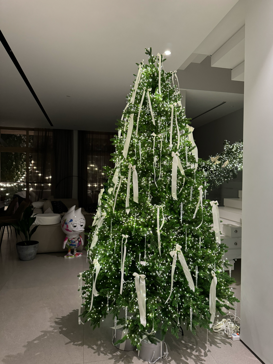 Выполнено декораторами Me Decor