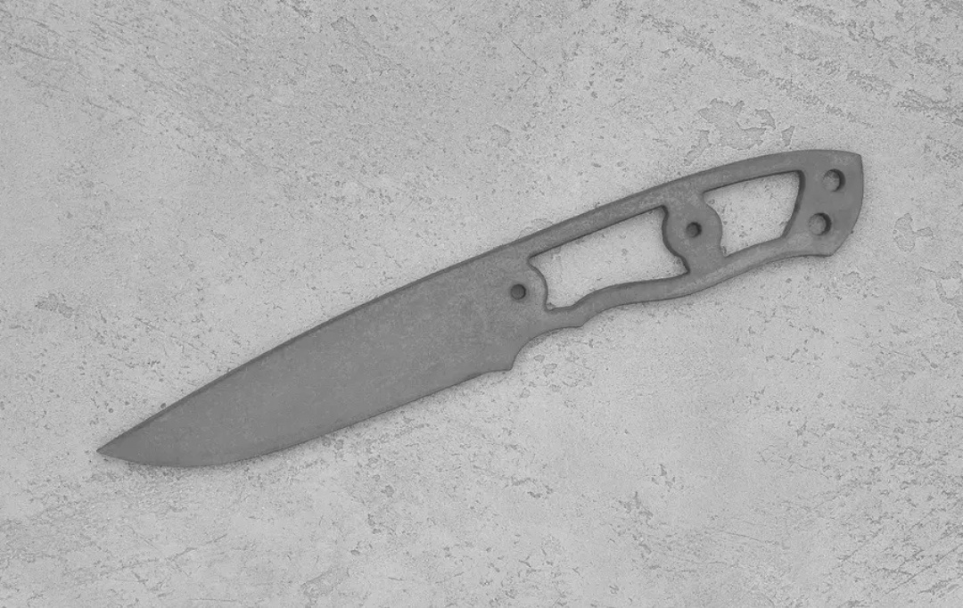 В данной статье не буду расписывать многие вещи, покажу лишь фото-процесс изготовления колдовского (ведьминского) ножа Атама. Нож был нужен для своих личных работ. 
Процесс изготовления со всеми сложностями занял месяц.
Я не специалист по изготовлению ножей, все делалалось интуитивно и с использованием различных интернет-ресурсов. Скажу сразу, в изготовлении ножа люди не помогали, именно в самой заточке, изготовлении (кроме организационных процессов забрать, принести, отвезти, выручить инструментом - за это благодарна паре причастных лиц). 
Цель была сделать именно самой, без привлечения дополнительных сил и ресурсов, и посмотреть, насколько девушка может в домашних условиях справиться с нуля с первой такой работой. 
По мне, для первого раза, получилось отлично. Как вам, смотрите и читайте сами). Приятного просмотра)

Первые 2 фото(можно листать в бок) - это заготовка для ножа у продавца, фото взято с магазина. На фото видно изначальный вид, толщину заготовки. 