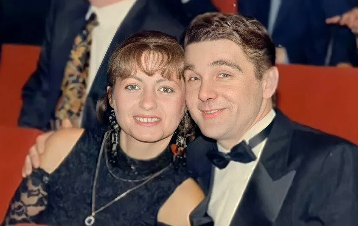 на фото Сергей Маковецкий с женой в молодости