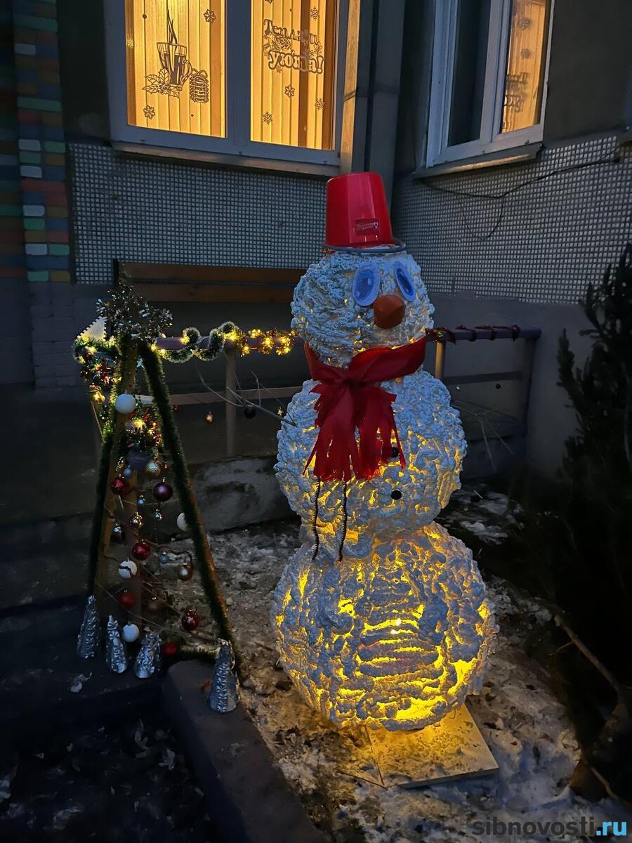    Фото: sibnovosti.ru. Вечером это все выглядит еще красивее