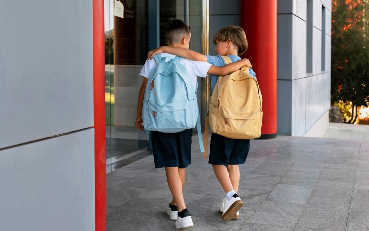    Запрет приема в школы не говорящих по-русски детей мигрантов поддерживают 65% липчан Freepik