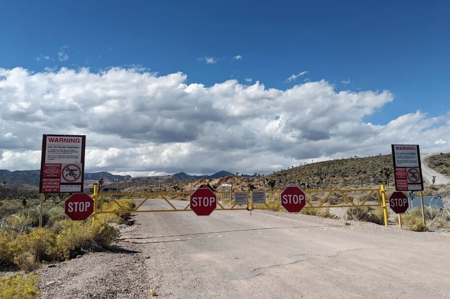 Периметр объекта патрулируется вооруженной охраной и контролируется высокотехнологичными датчиками.