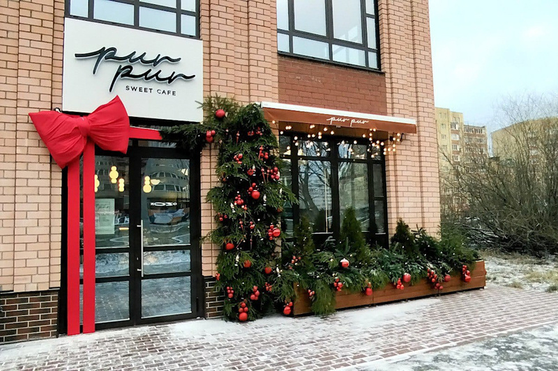    Первое место в конкурсе на самое яркое и праздничное оформление заняло кафе Pur Pur на Шекснинском проспекте