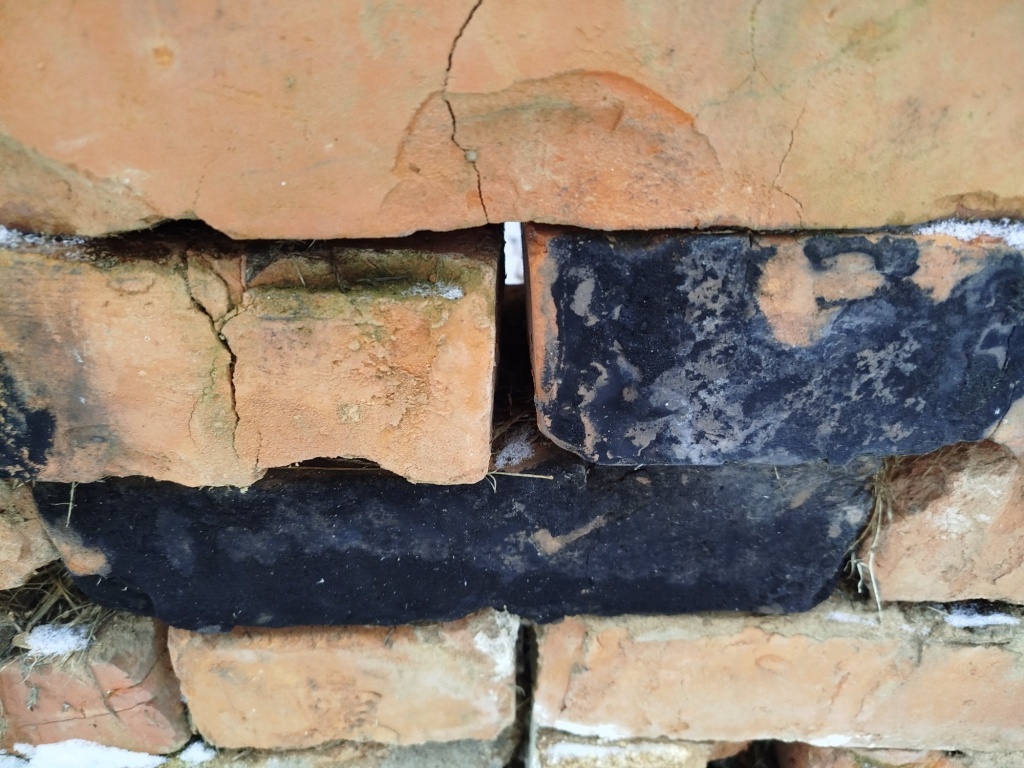  Целые кирпичи подойдут для обустройства цветника