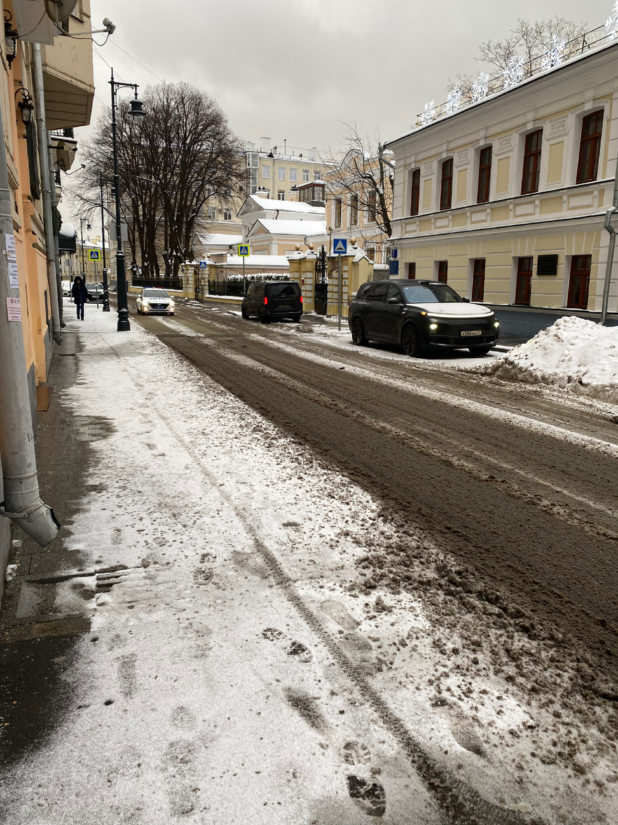 Грязь и «каша» в Чистом переулке