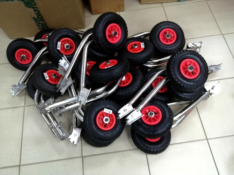 Наличие транцевых колес - помощь водомоторнику!