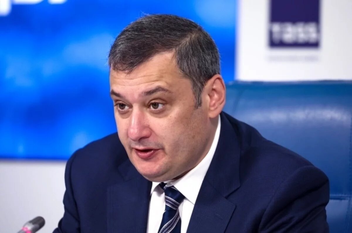    Хинштейн посоветовал комментирующим работу ВС РФ чиновникам надеть погоны