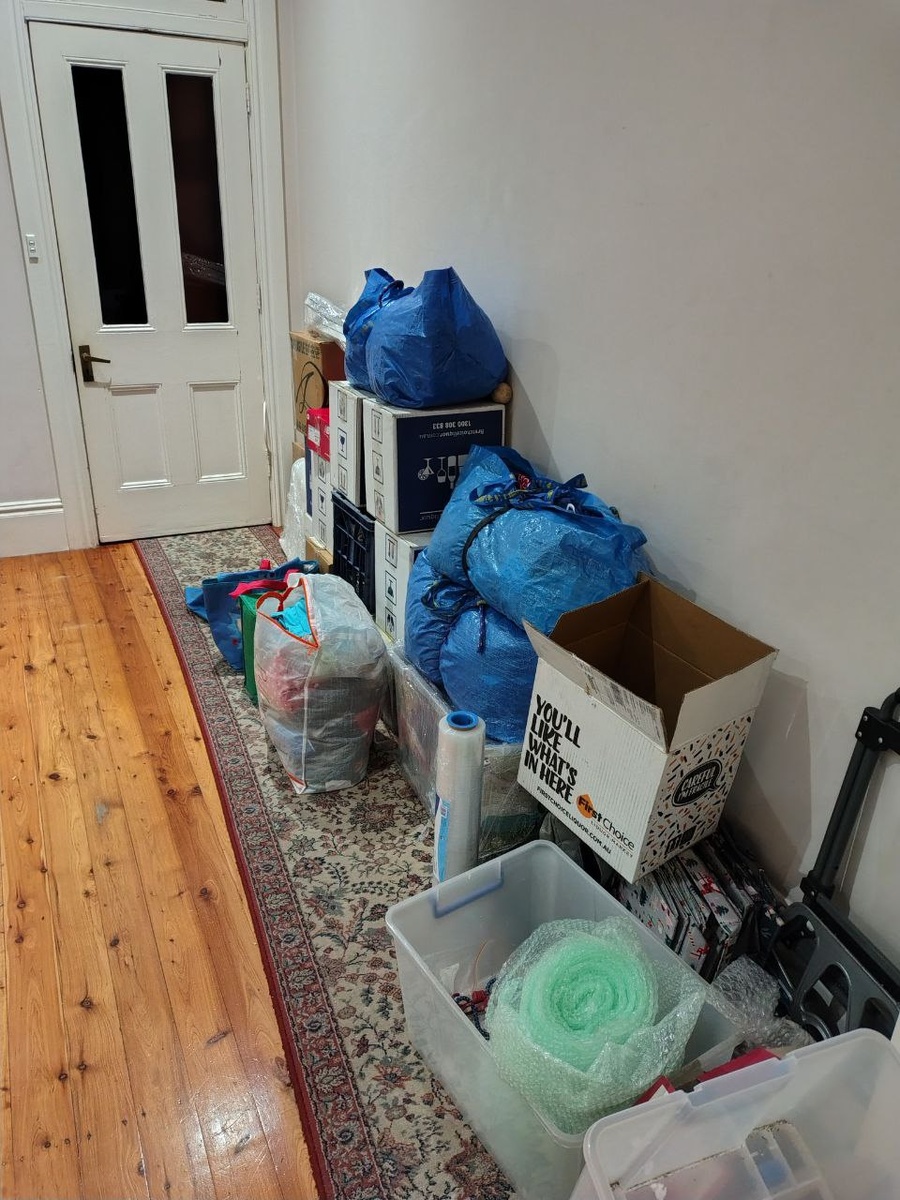 Это уже остатки запакованных вещей.