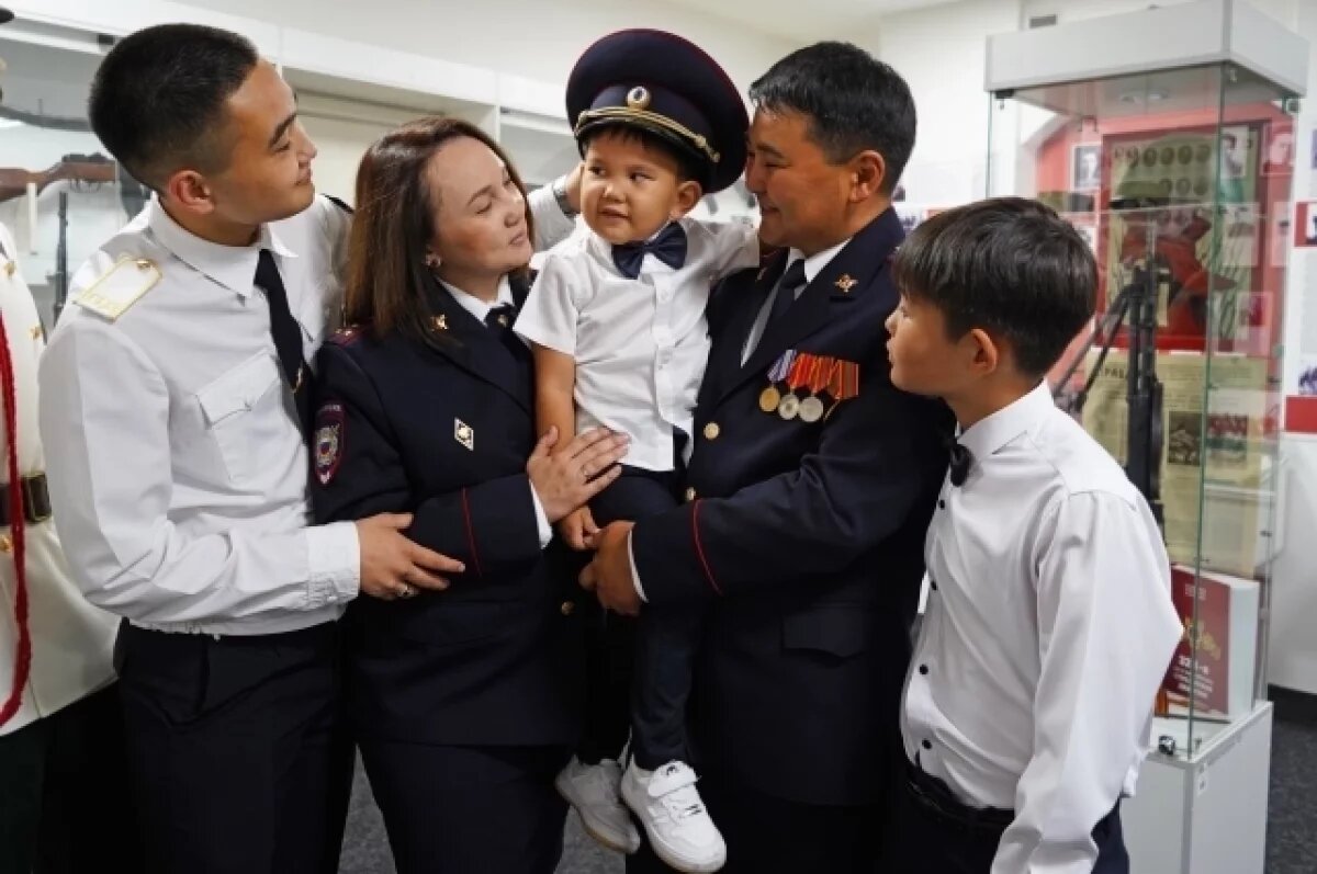    У Норбоевых, семьи полицейских из Бурятии, служба в МВД «на роду написана».