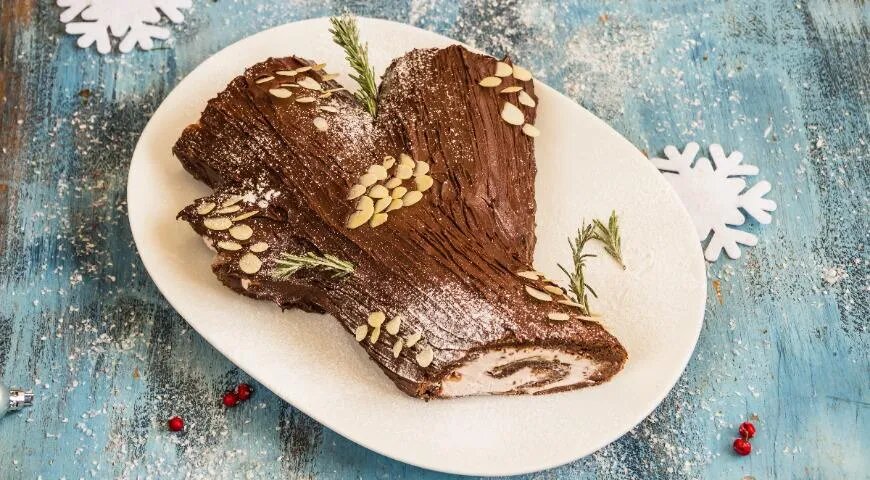   Рождественское полено с малиной и маскарпоне (ООО «Издательский дом «Гастроном»)