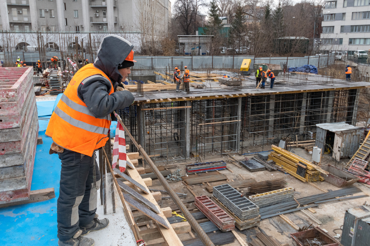 Сейчас рабочие в процессе возведения 5 корпусов. 