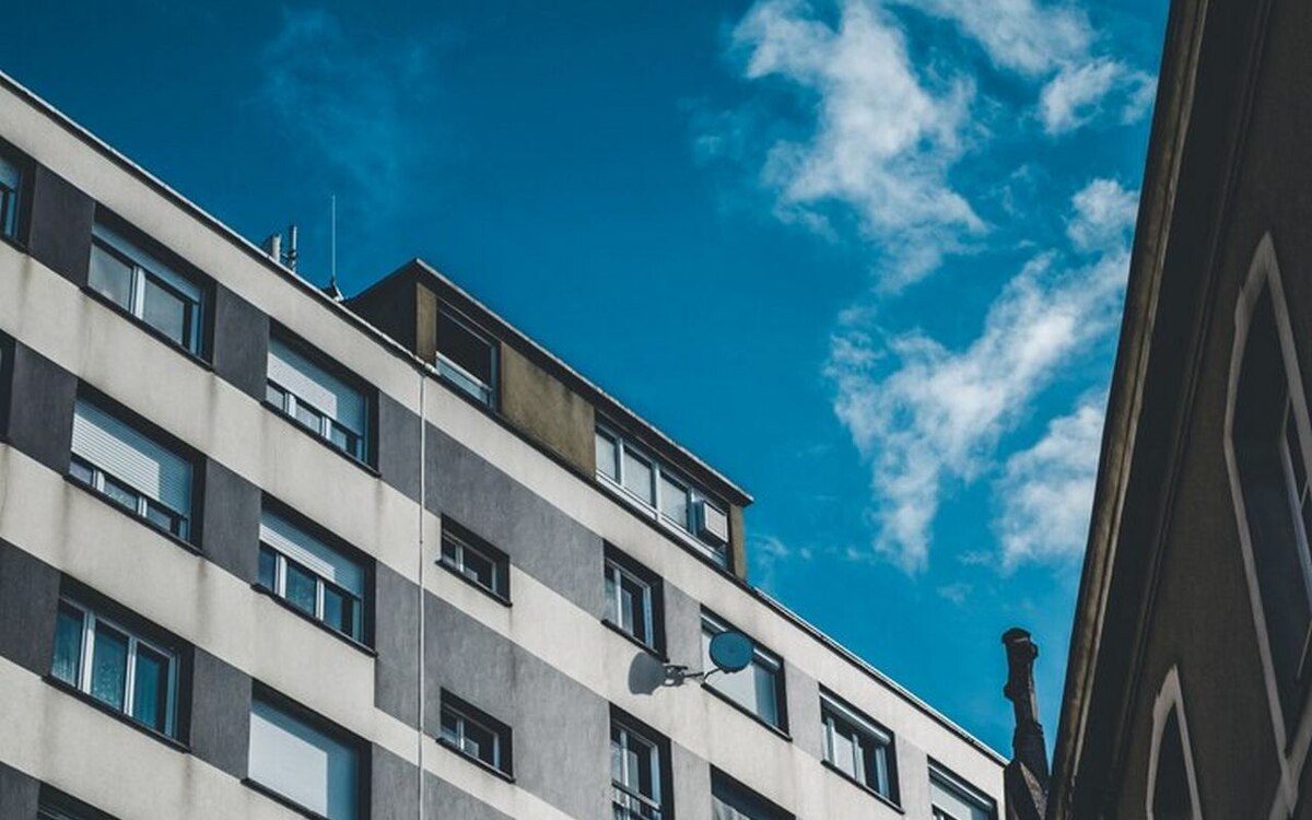    В Липецке вырос спрос на вторичную недвижимость на 2% от wirestock на Freepik