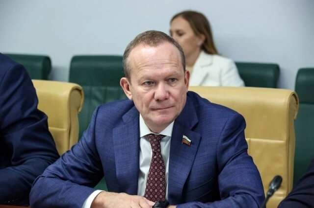    Круглый стол провел Виктор Зобнев. Фото: Пресс-служба Совета Федерации