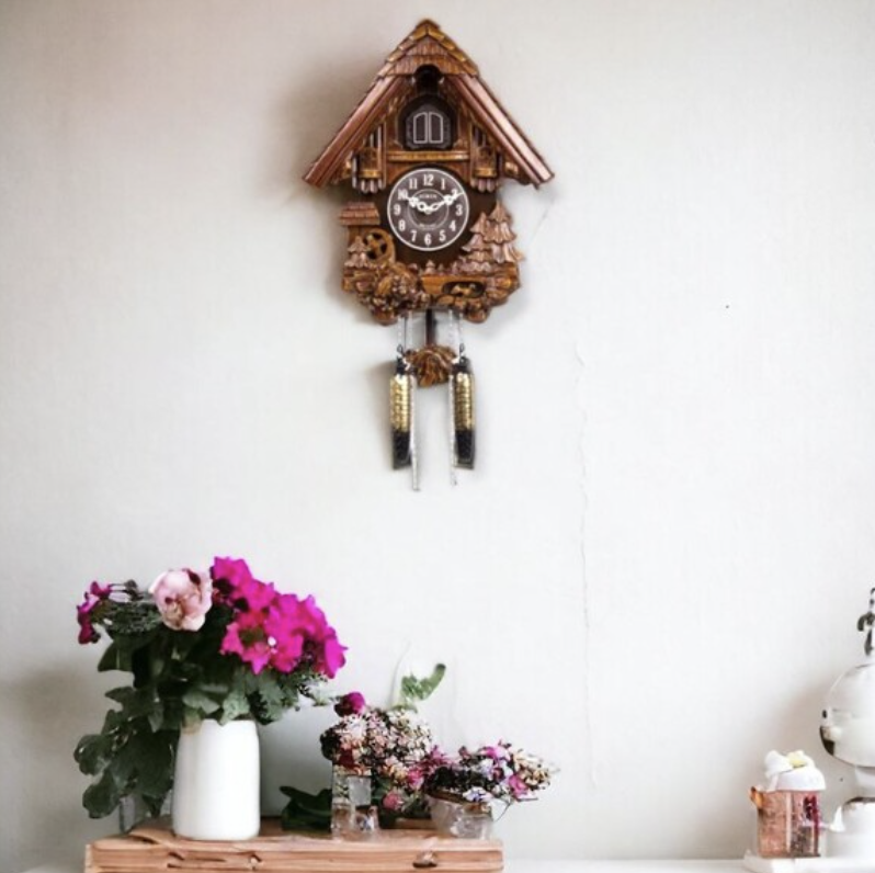 Часы с кукушкой деревянные коричневые с кварцевым механизмом