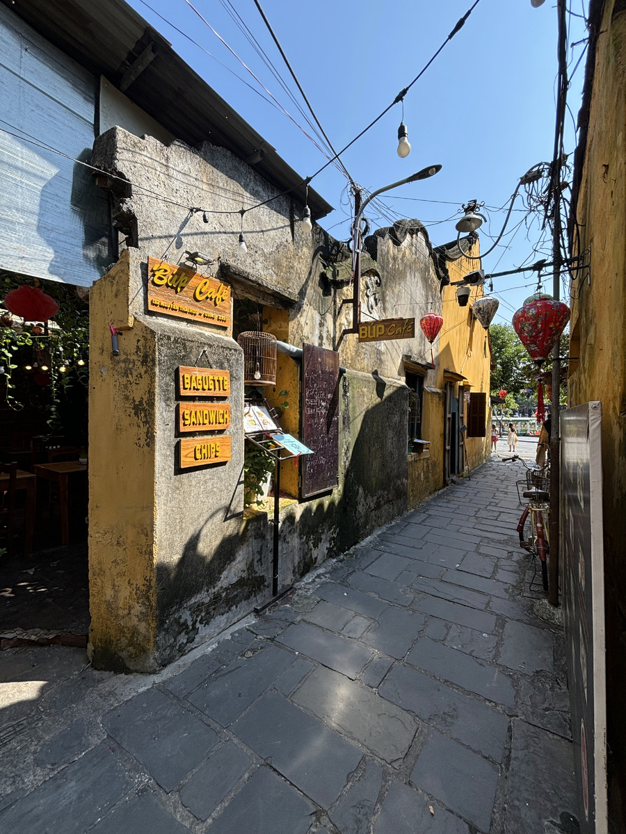 Кафе Буп (Так зовут хозяина, он же официант, повар, посудомойщик)