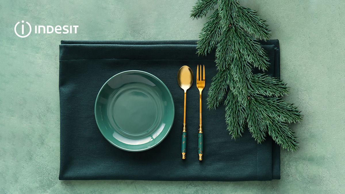 Центральным элементом декора стоит выбрать живые цветы, зелень или композиции из камней и дерева — они символизируют устойчивость и гармонию