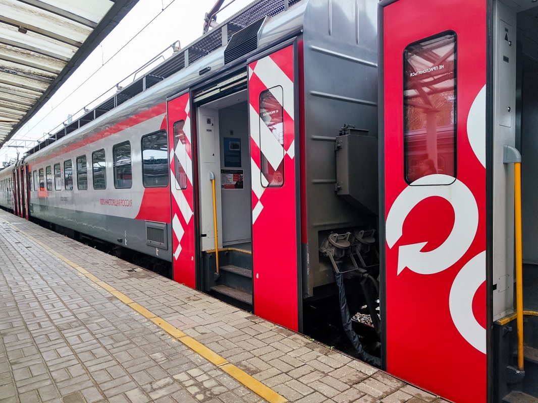 Журналисты опубликовали видео, на котором один из пассажиров выкидывает кота на улицу.  Фото: Ксения Кобалия