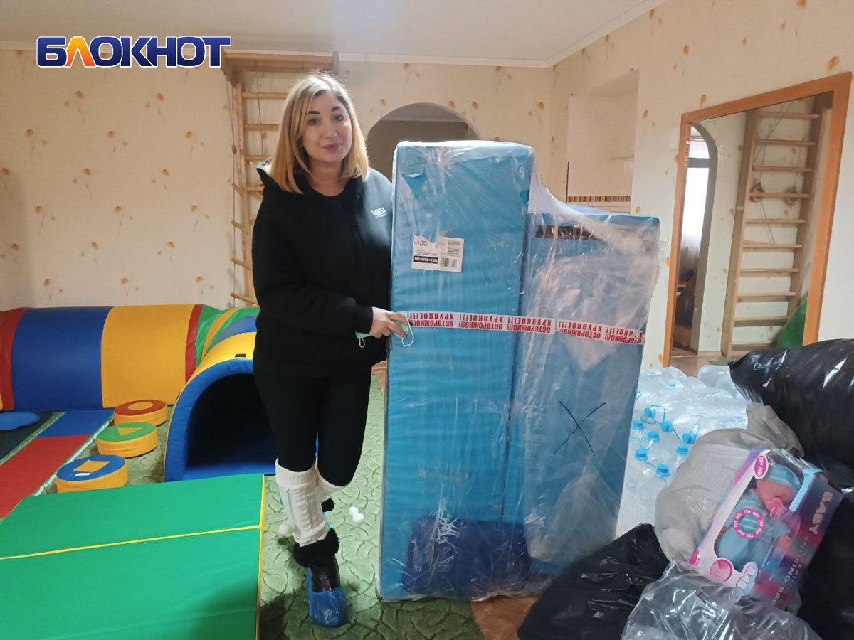 Фото: Блокнот Донецк, Камилла Гаслова руководитель проекта Детям Донбасса с подарками из Ленобласти