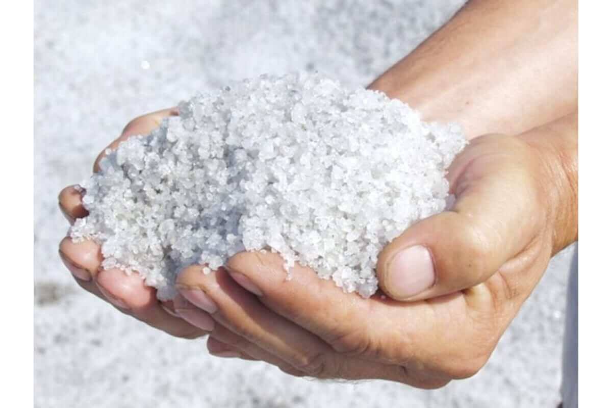    Поваренная соль выполняет жизненно важные функции в составе крови. Источник: www.tagaz.ru