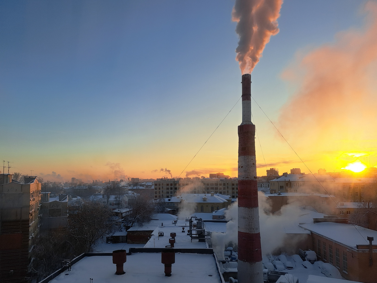 Коммунальщики обещают устранить дефект до 17 декабря.  Фото: Фото: ФедералПресс / Вера Романескул