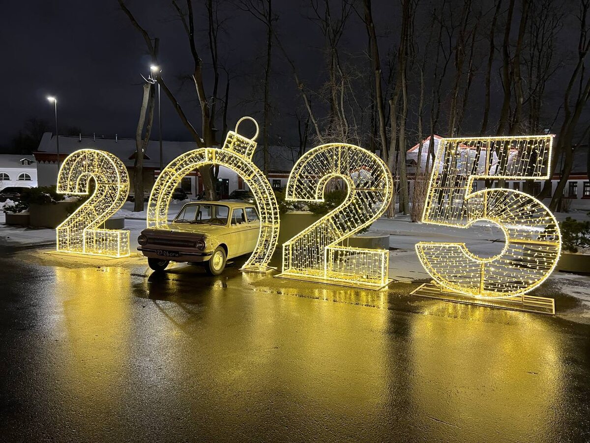 Световые цифры 2025 от компании SVETO-FIGURA.RU