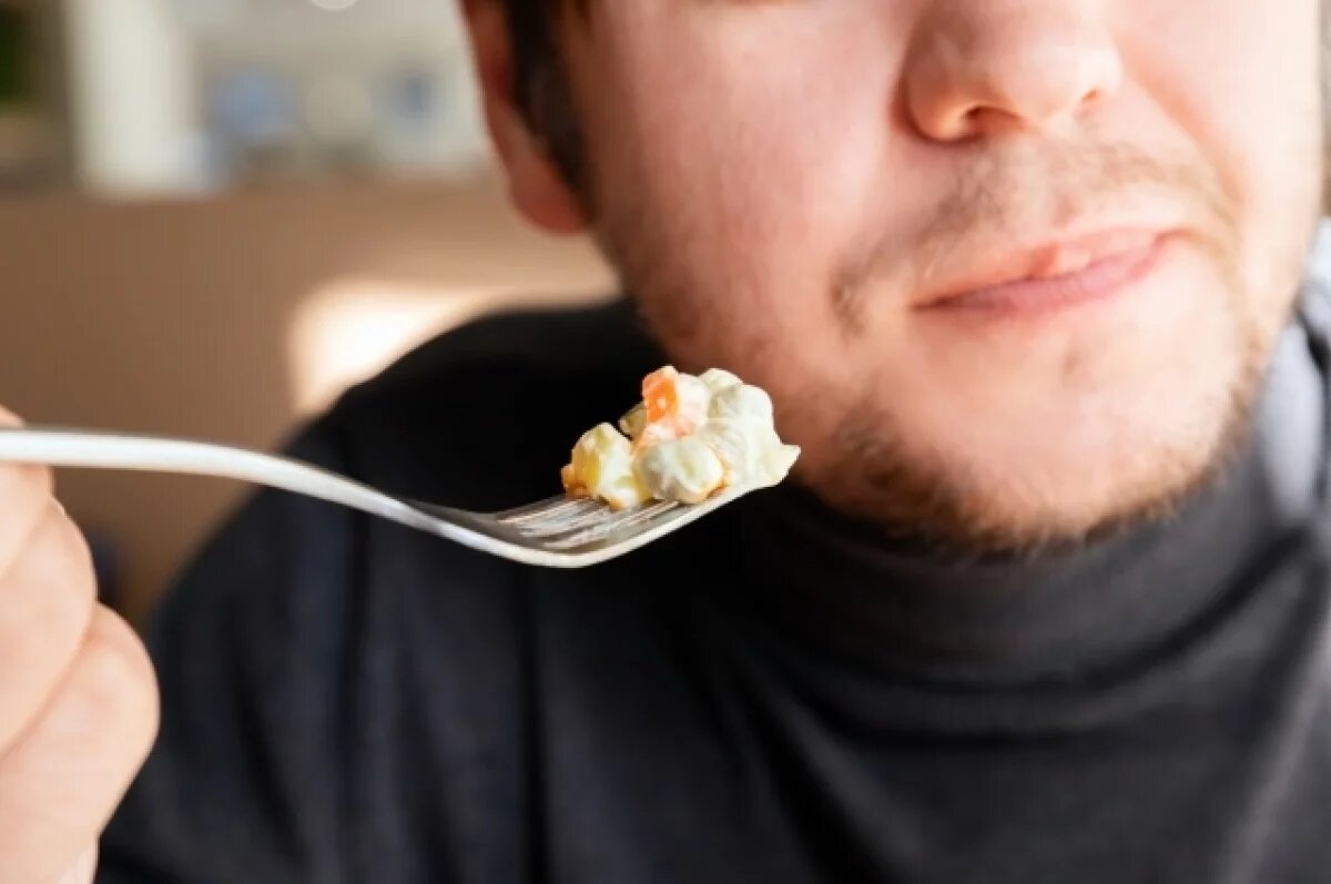    Врач Сережина объяснила, кому вредно для здоровья есть оливье