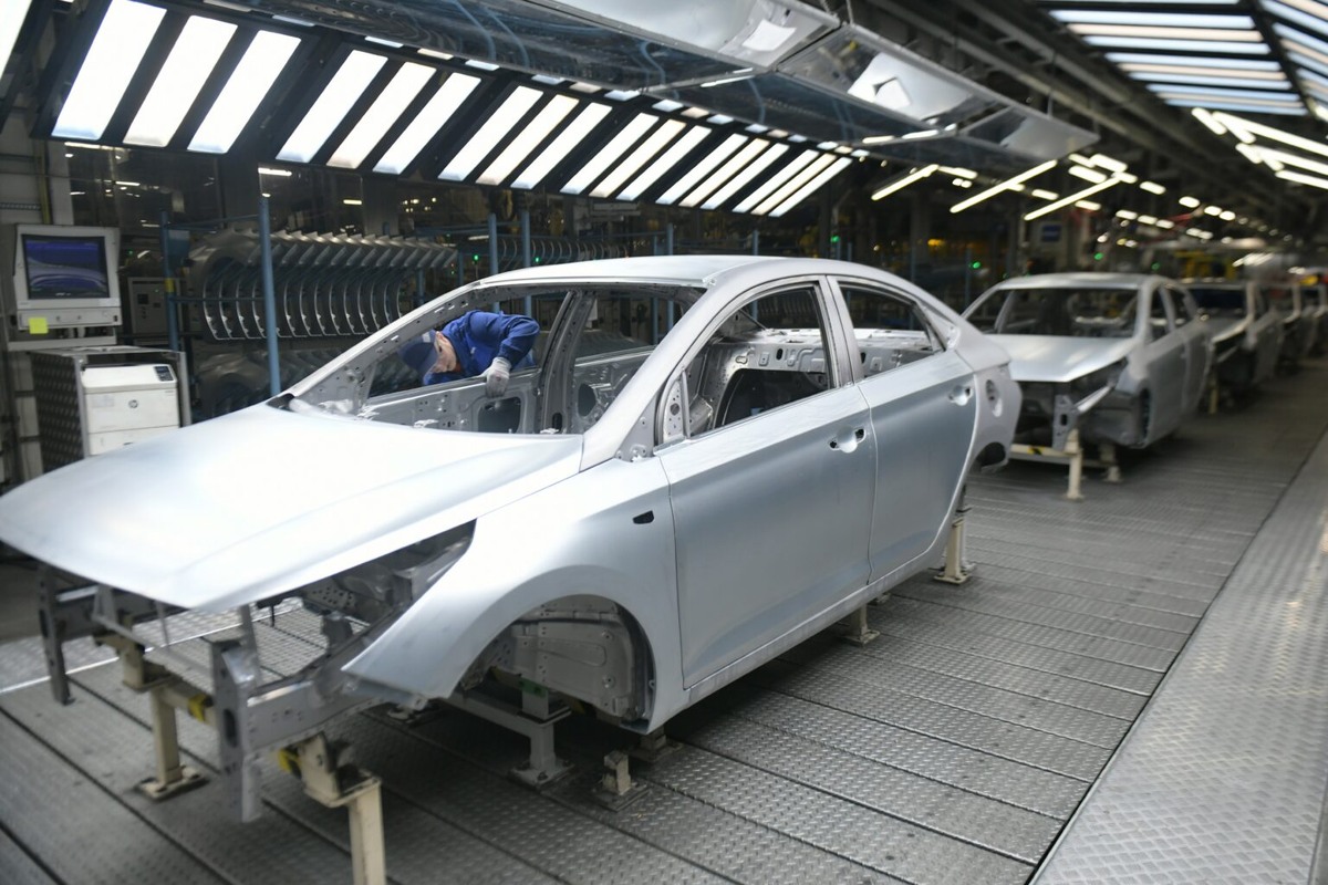 На бывшем заводе Hyundai в Санкт-Петербурге.