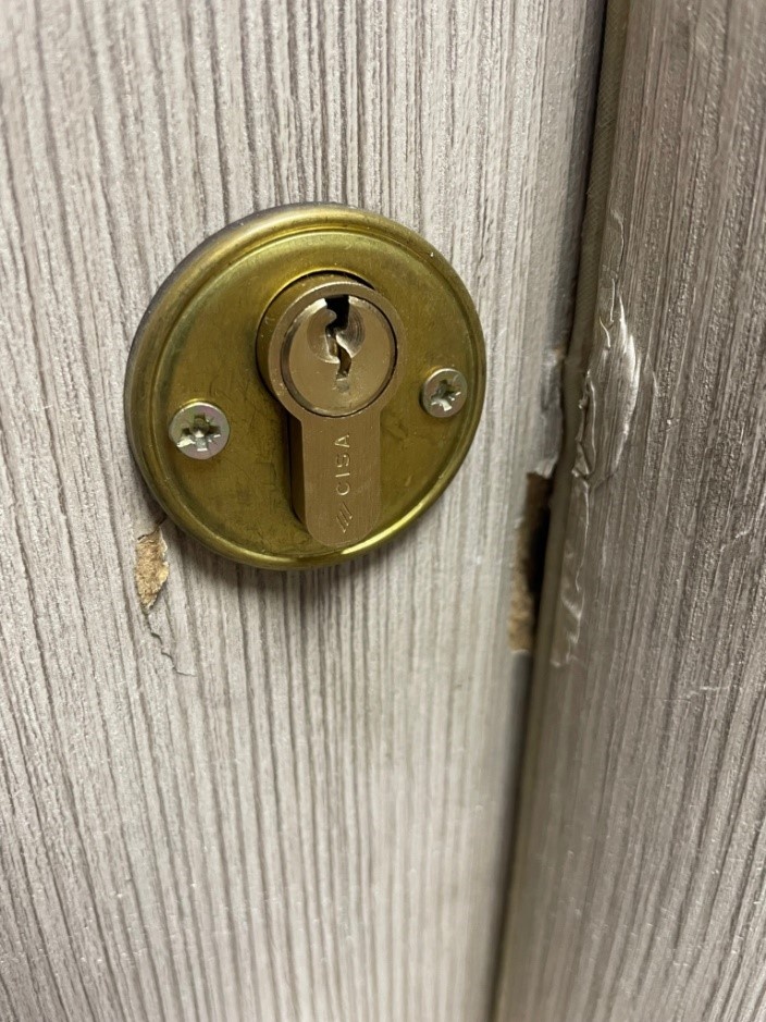 Поставили цилиндр CISA после извлечения "алюминиевой бутафории"