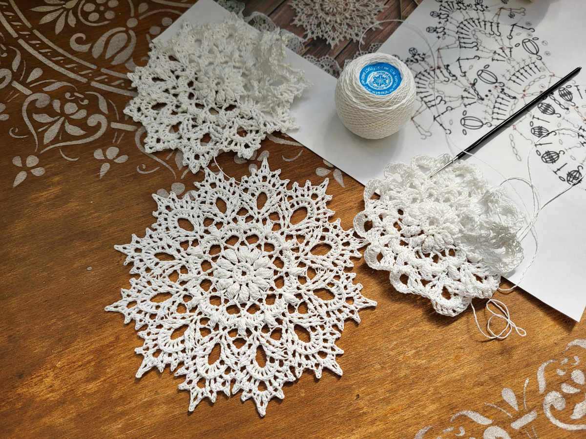 Снежинка - рельефное вязание крючком. В моем исполнении. 