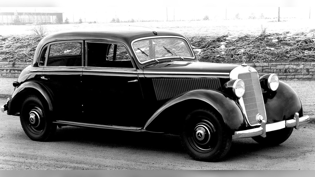 Оригинал автомобиля Mercedes-Benz 230 (W143). Всего было выпущено  20,3 тыс. экземпляров