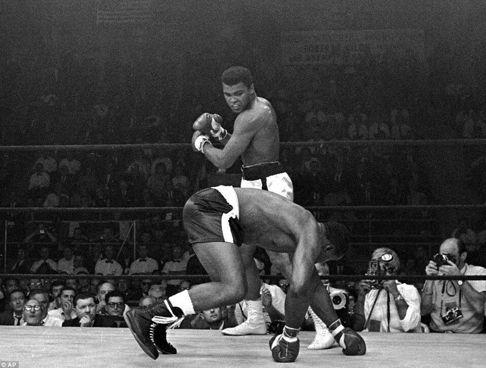 бой Сонни Листена против Касиуса Клея (позже Моххамед Али)