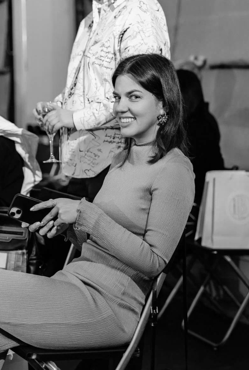     Анастасия Лимаренко — креативный продюсер, CEO агентства TRXTR_Agency, ментор творческих специалистов, автор канала о буднях рекламного продакшна «Выходит продюсер»