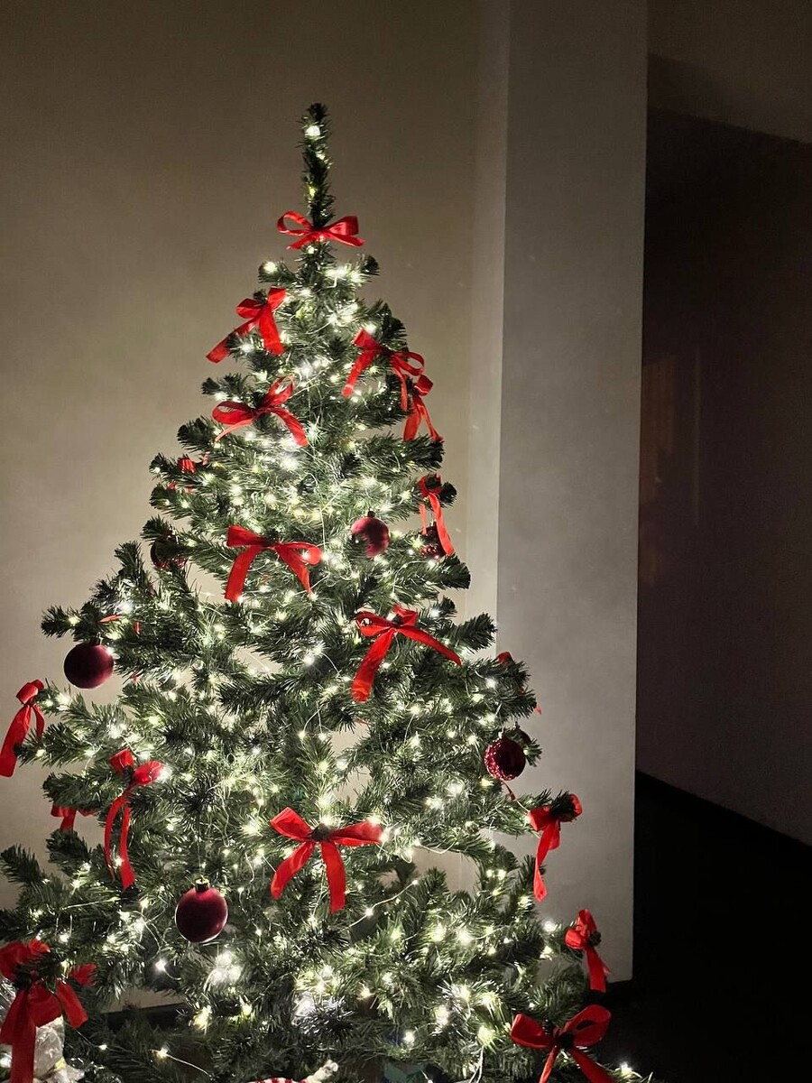 Елка, украшенная бантами. Pinterest