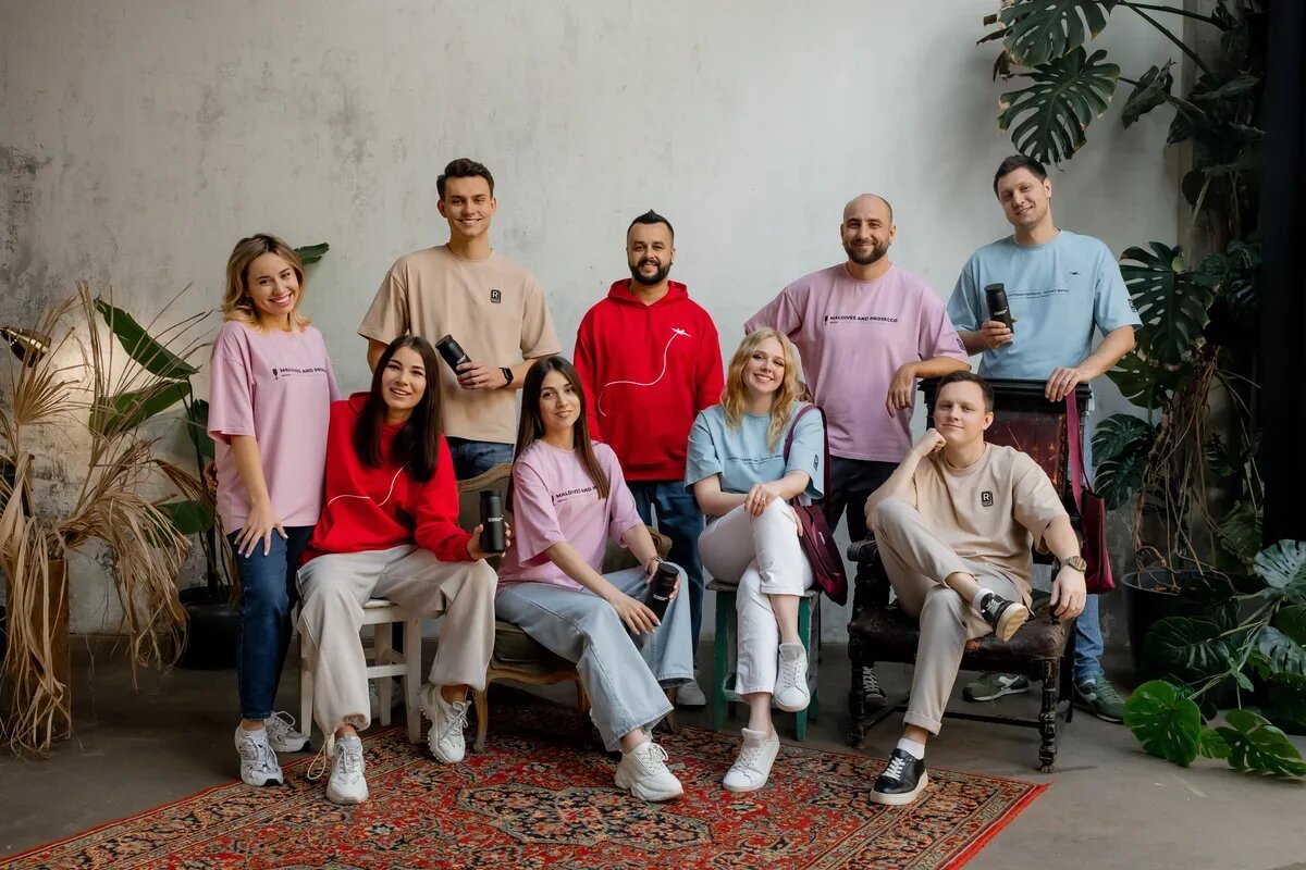    Моделями для рекламы мерча выступили сами сотрудники "Русского Экспресса". Фото: "Русский Экспресс"