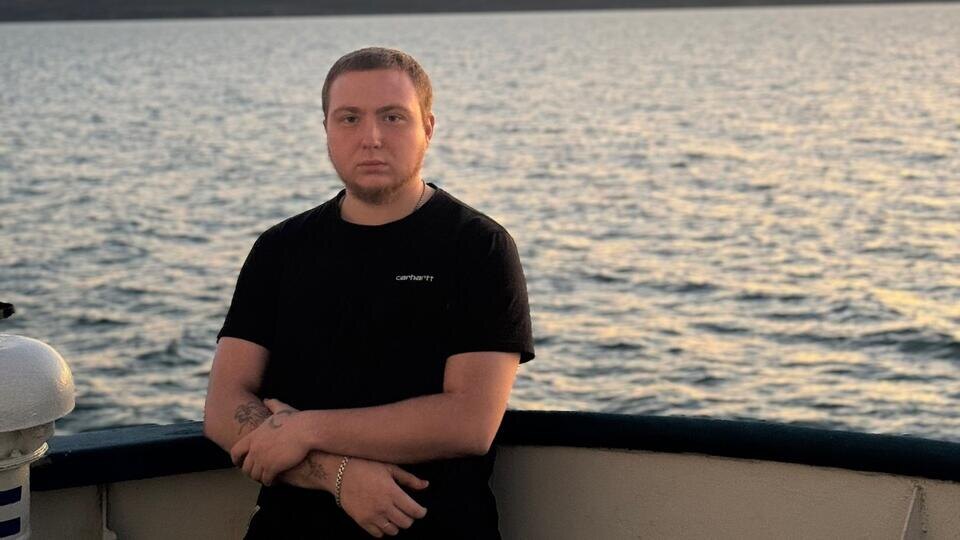     Мать погибшего при крушении танкера моряка: сын устал и хотел домой t.me/