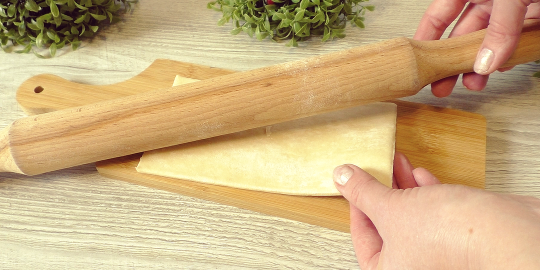 Закуска из слоёного теста на Новый год. Показываю, как готовлю основу, а начинка может быть любая на ваш вкус