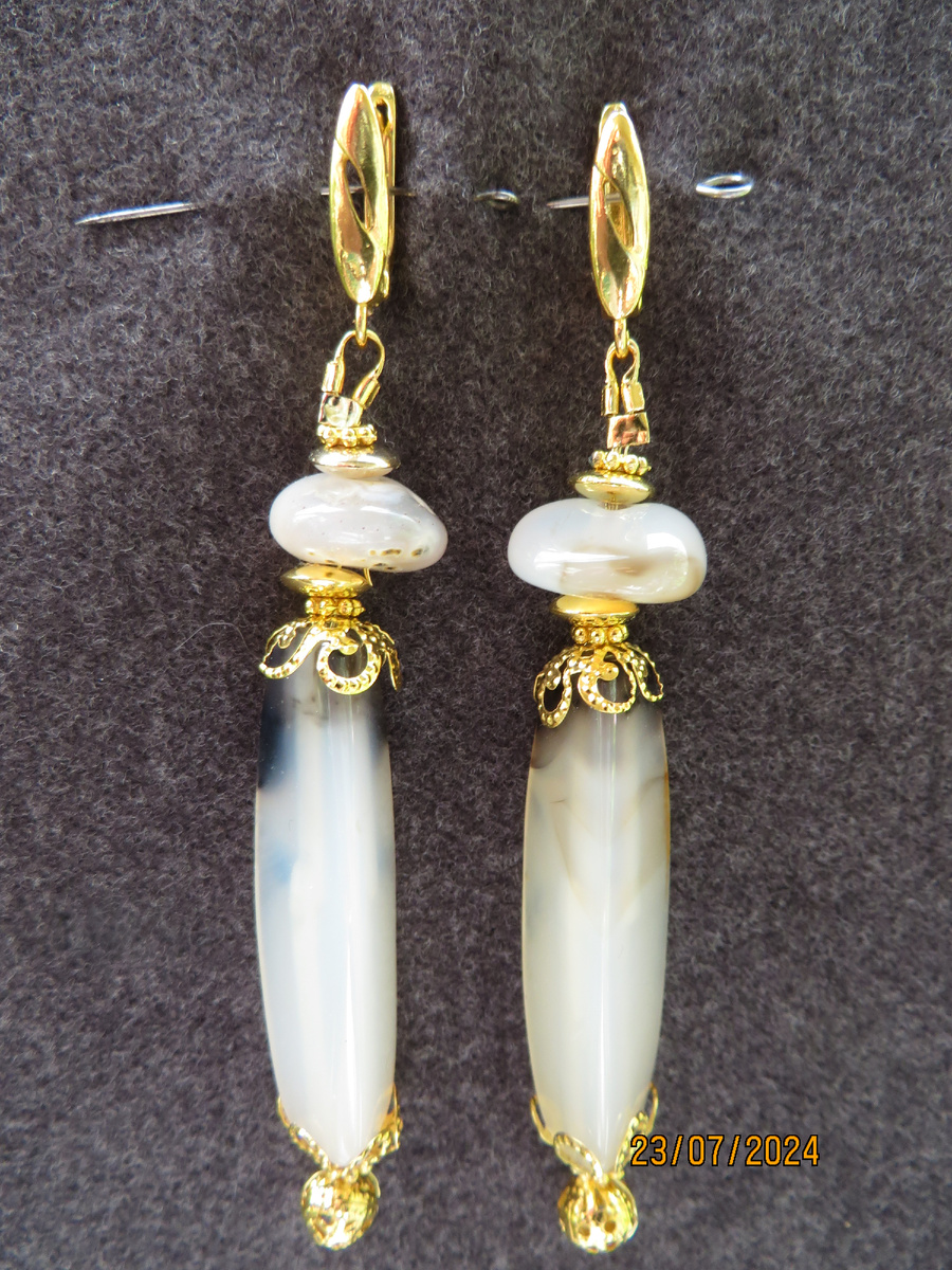 Серьги агат в золотой фурнетуре.