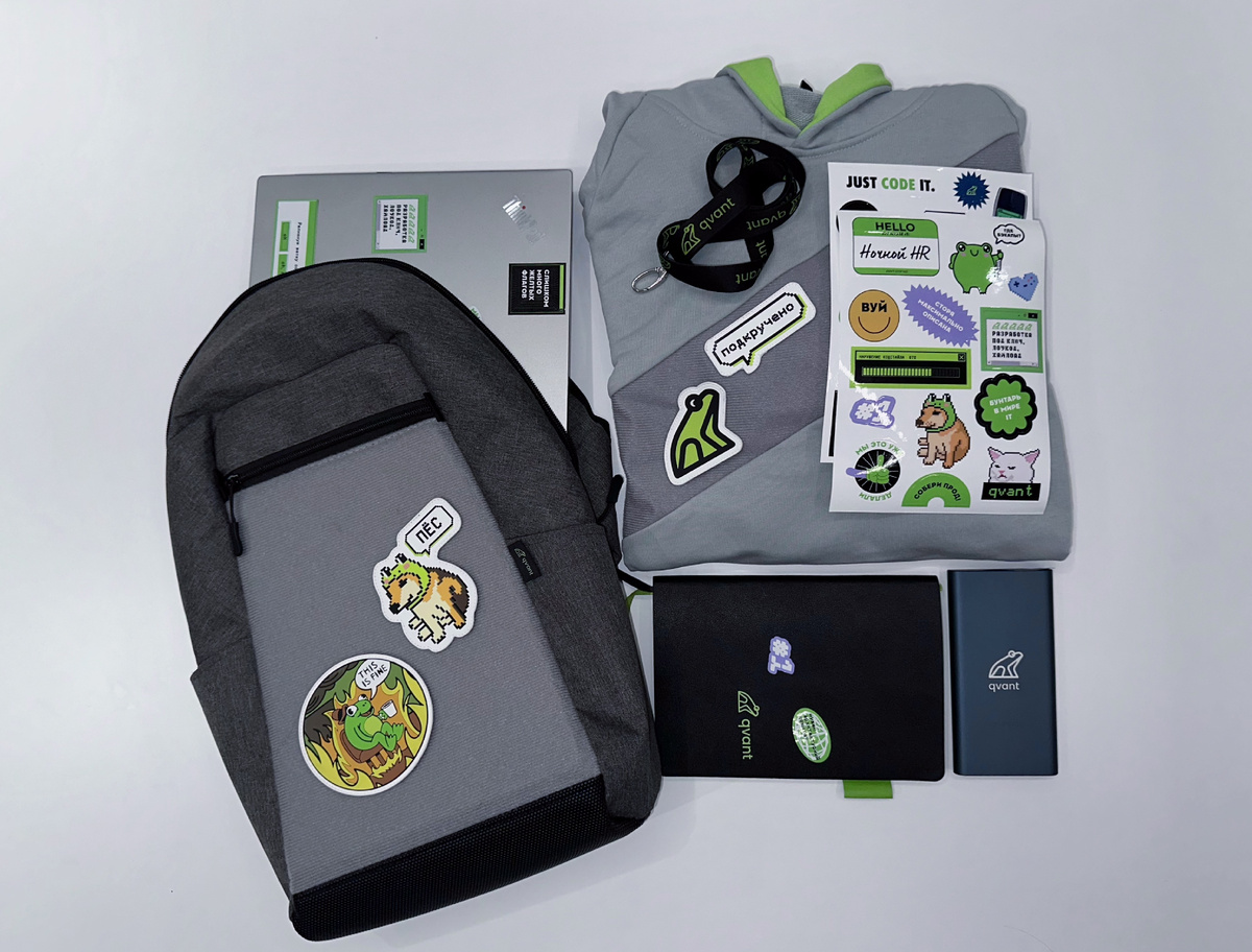 Приветственный подарочный набор - мерч со съемными стикерами от компании StickPeek. Источник фото https://vc.ru/hr/1062240