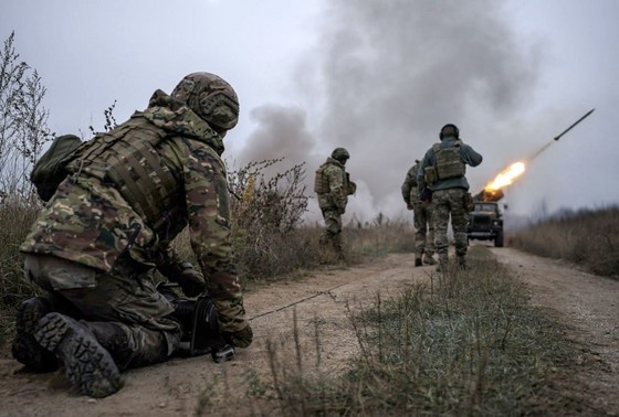    Военнослужащие Вооруженных сил Украины в зоне боевых действий