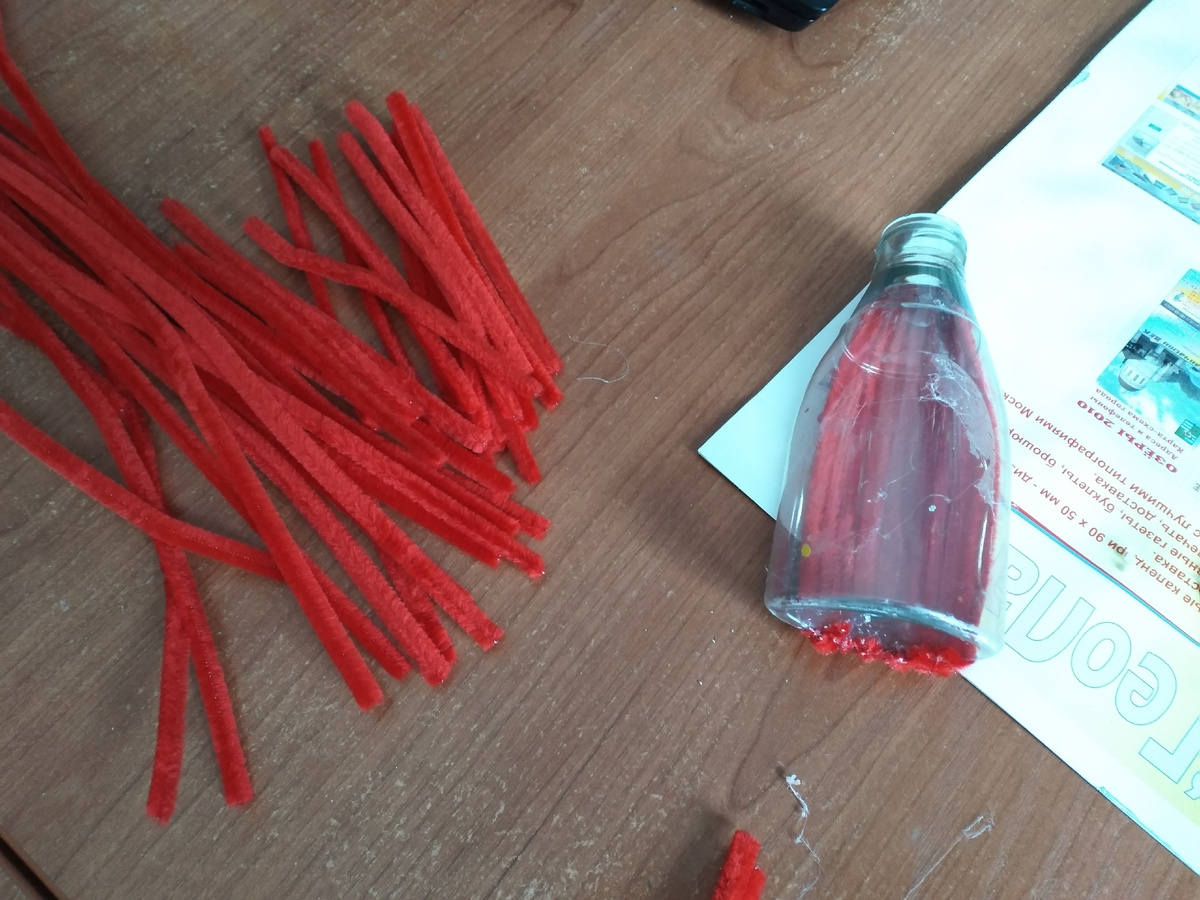 Пачка красной проволоки 30 штук. 