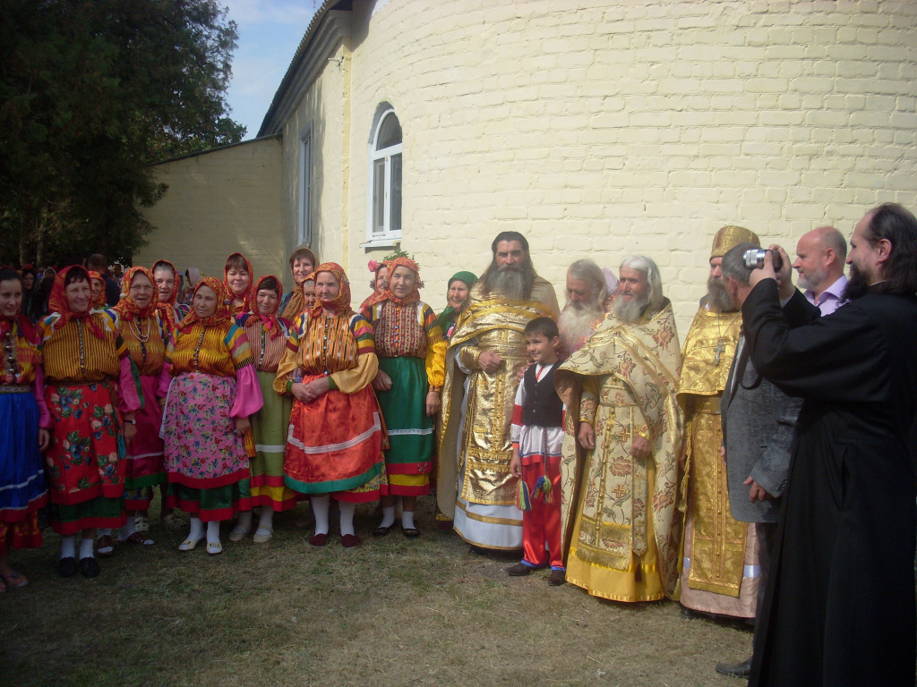 Некрасовцы со священником. Фото: Старочеркасский историко-архитектурный музей-заповедник