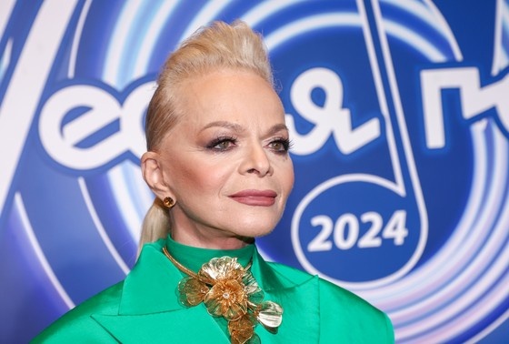    Лариса Долина